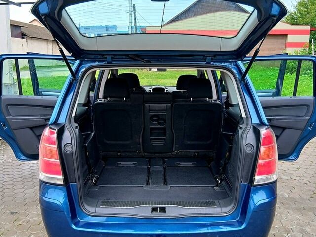 Зеленый Опель Зафира, объемом двигателя 2.2 л и пробегом 303 тыс. км за 4500 $, фото 5 на Automoto.ua