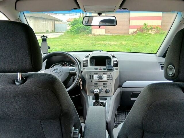 Зеленый Опель Зафира, объемом двигателя 2.2 л и пробегом 303 тыс. км за 4500 $, фото 2 на Automoto.ua