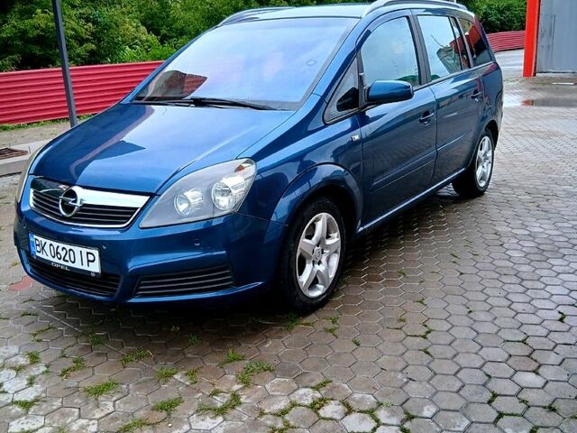 Зеленый Опель Зафира, объемом двигателя 2.2 л и пробегом 303 тыс. км за 4500 $, фото 1 на Automoto.ua