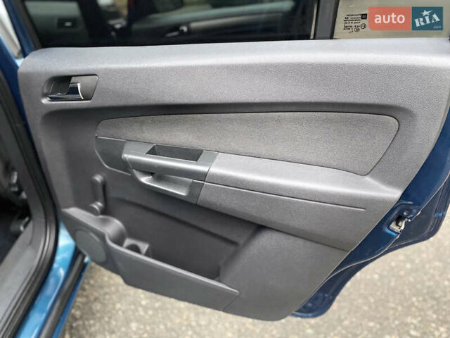 Зеленый Опель Зафира, объемом двигателя 1.6 л и пробегом 234 тыс. км за 5300 $, фото 19 на Automoto.ua