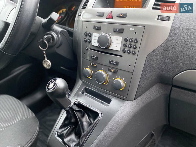 Зеленый Опель Зафира, объемом двигателя 1.6 л и пробегом 234 тыс. км за 5300 $, фото 9 на Automoto.ua