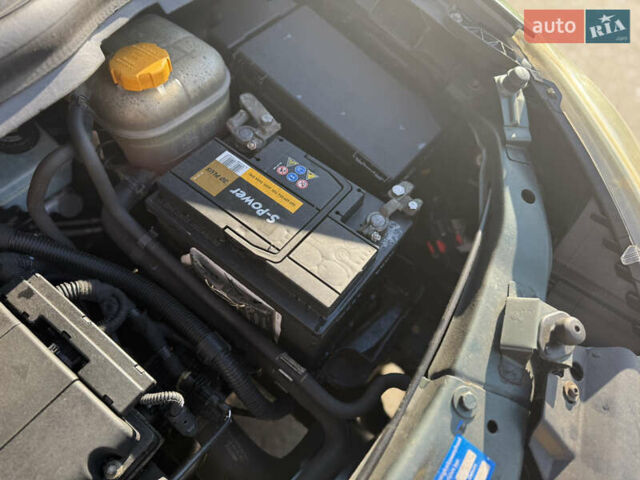 Зеленый Опель Зафира, объемом двигателя 1.6 л и пробегом 222 тыс. км за 7000 $, фото 63 на Automoto.ua