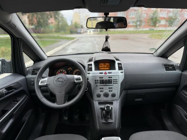 Зелений Опель Зафіра, об'ємом двигуна 1.6 л та пробігом 222 тис. км за 7000 $, фото 8 на Automoto.ua