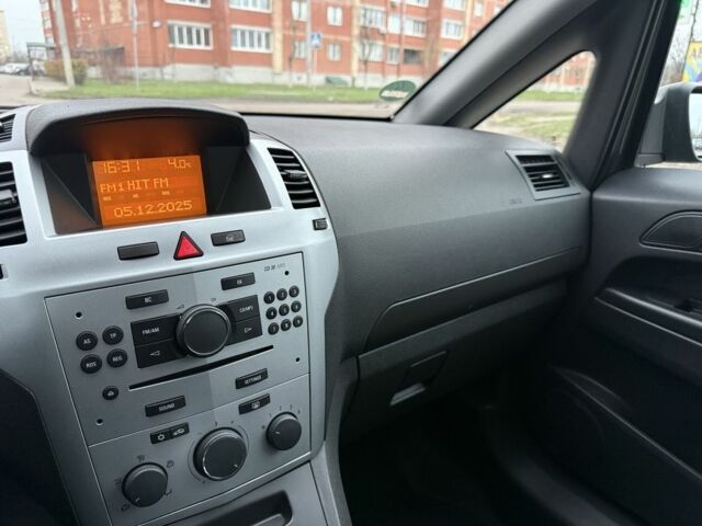 Зеленый Опель Зафира, объемом двигателя 1.6 л и пробегом 222 тыс. км за 6500 $, фото 10 на Automoto.ua