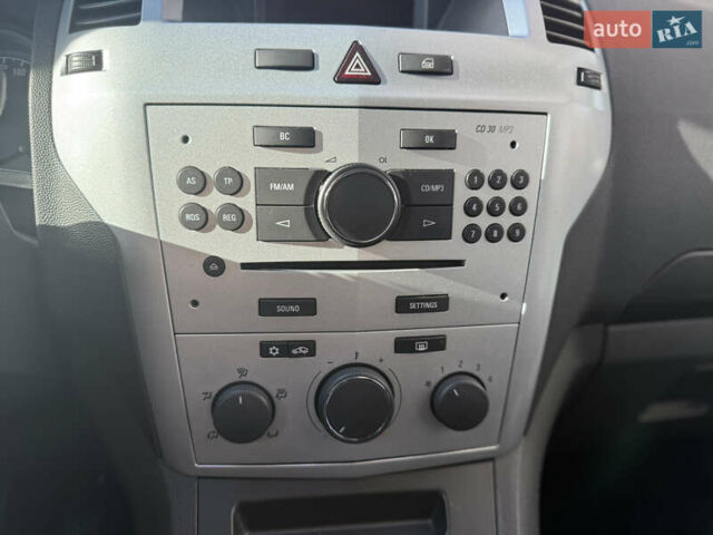 Зеленый Опель Зафира, объемом двигателя 1.6 л и пробегом 222 тыс. км за 7000 $, фото 33 на Automoto.ua