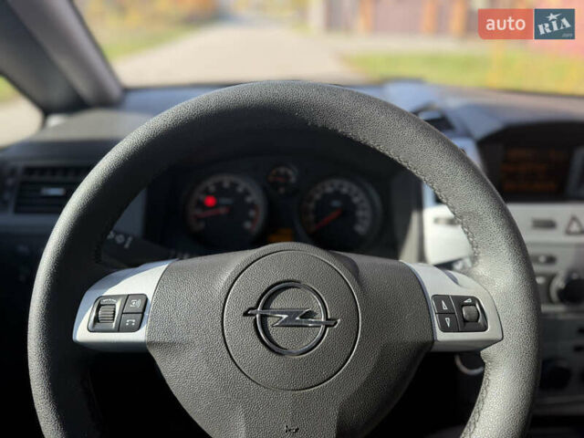 Зеленый Опель Зафира, объемом двигателя 1.6 л и пробегом 222 тыс. км за 7000 $, фото 27 на Automoto.ua