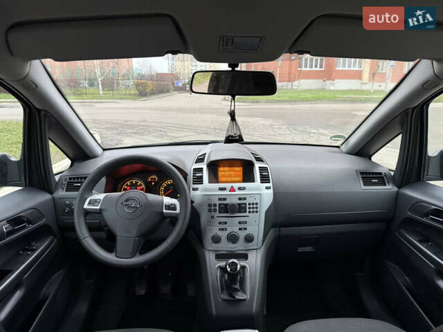 Зеленый Опель Зафира, объемом двигателя 1.6 л и пробегом 222 тыс. км за 6500 $, фото 10 на Automoto.ua