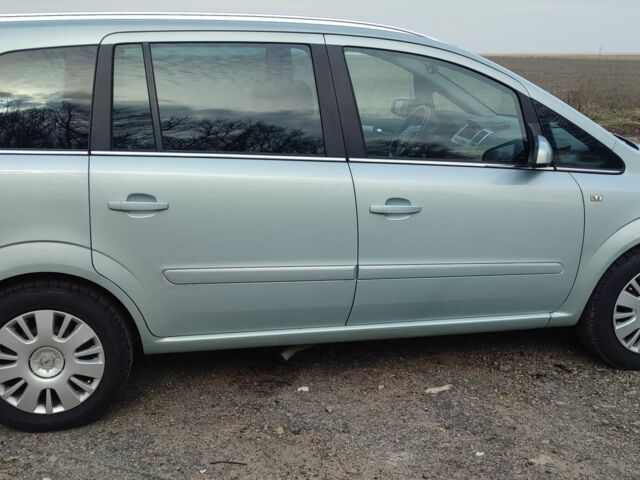 Зеленый Опель Зафира, объемом двигателя 1.6 л и пробегом 260 тыс. км за 6100 $, фото 2 на Automoto.ua