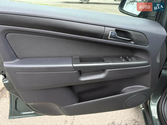 Зеленый Опель Зафира, объемом двигателя 1.6 л и пробегом 222 тыс. км за 6500 $, фото 12 на Automoto.ua