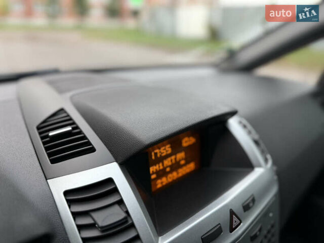 Зелений Опель Зафіра, об'ємом двигуна 1.6 л та пробігом 222 тис. км за 7000 $, фото 19 на Automoto.ua