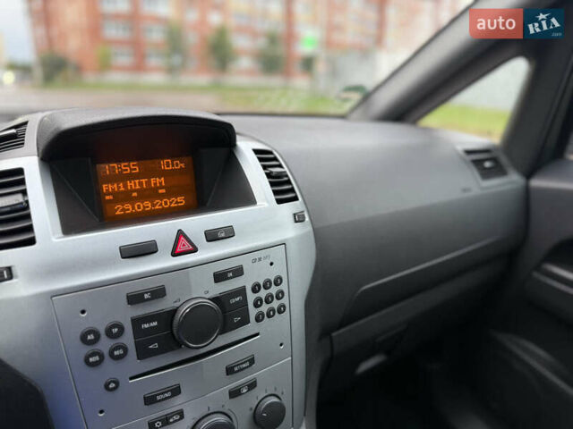 Зелений Опель Зафіра, об'ємом двигуна 1.6 л та пробігом 222 тис. км за 7000 $, фото 17 на Automoto.ua