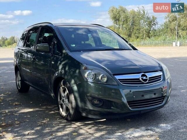 Зеленый Опель Зафира, объемом двигателя 1.9 л и пробегом 234 тыс. км за 1800 $, фото 7 на Automoto.ua