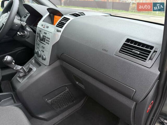 Зеленый Опель Зафира, объемом двигателя 1.6 л и пробегом 222 тыс. км за 6500 $, фото 26 на Automoto.ua