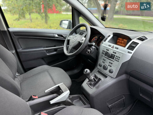 Зелений Опель Зафіра, об'ємом двигуна 1.6 л та пробігом 222 тис. км за 7000 $, фото 27 на Automoto.ua