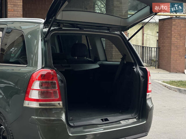 Зеленый Опель Зафира, объемом двигателя 1.7 л и пробегом 200 тыс. км за 5700 $, фото 24 на Automoto.ua