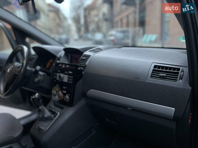 Зеленый Опель Зафира, объемом двигателя 1.7 л и пробегом 200 тыс. км за 5700 $, фото 40 на Automoto.ua