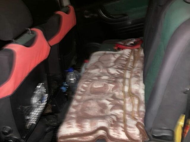 Зеленый Опель Зафира, объемом двигателя 2 л и пробегом 250 тыс. км за 1150 $, фото 5 на Automoto.ua