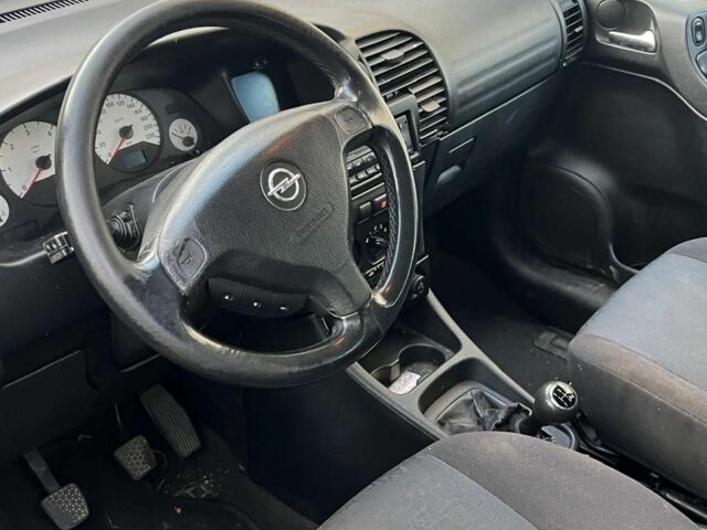 Зеленый Опель Зафира, объемом двигателя 2 л и пробегом 350 тыс. км за 1800 $, фото 2 на Automoto.ua