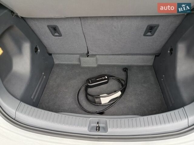 Білий Опель Ampera-e, об'ємом двигуна 0 л та пробігом 160 тис. км за 13700 $, фото 64 на Automoto.ua