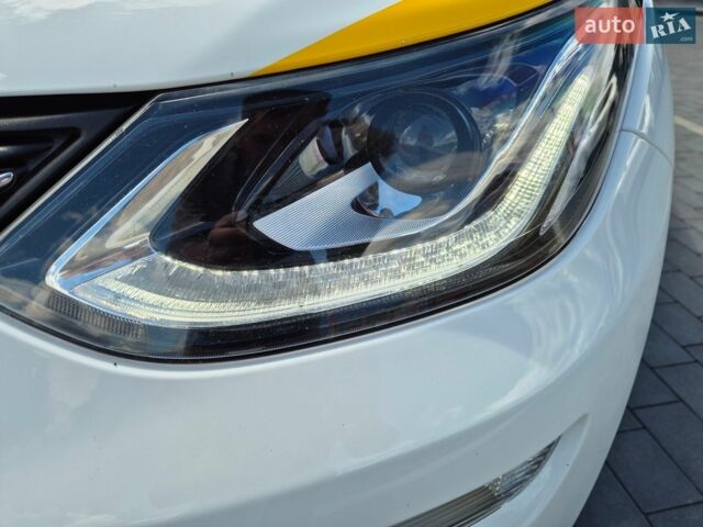 Белый Опель Ampera-e, объемом двигателя 0 л и пробегом 119 тыс. км за 14800 $, фото 41 на Automoto.ua