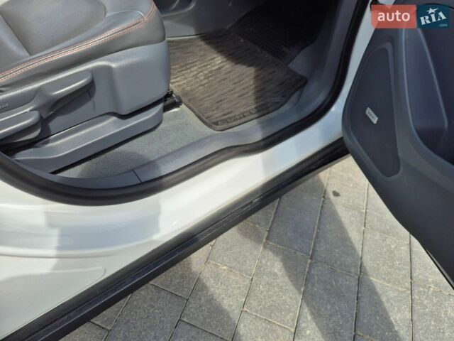 Белый Опель Ampera-e, объемом двигателя 0 л и пробегом 119 тыс. км за 14800 $, фото 11 на Automoto.ua