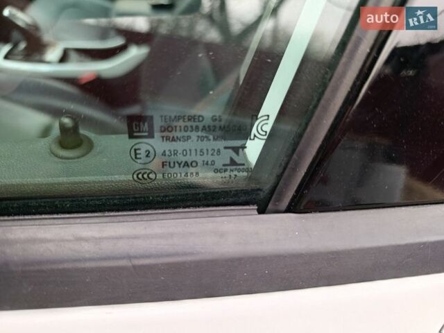 Білий Опель Ampera-e, об'ємом двигуна 0 л та пробігом 160 тис. км за 13700 $, фото 94 на Automoto.ua