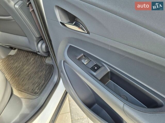 Белый Опель Ampera-e, объемом двигателя 0 л и пробегом 119 тыс. км за 14800 $, фото 16 на Automoto.ua