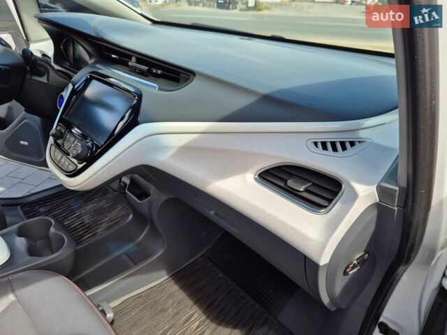 Белый Опель Ampera-e, объемом двигателя 0 л и пробегом 119 тыс. км за 14800 $, фото 8 на Automoto.ua