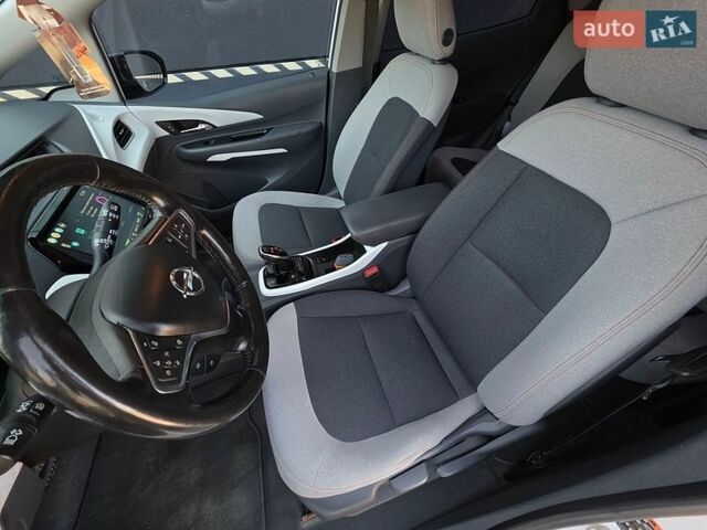 Белый Опель Ampera-e, объемом двигателя 0 л и пробегом 129 тыс. км за 14499 $, фото 21 на Automoto.ua