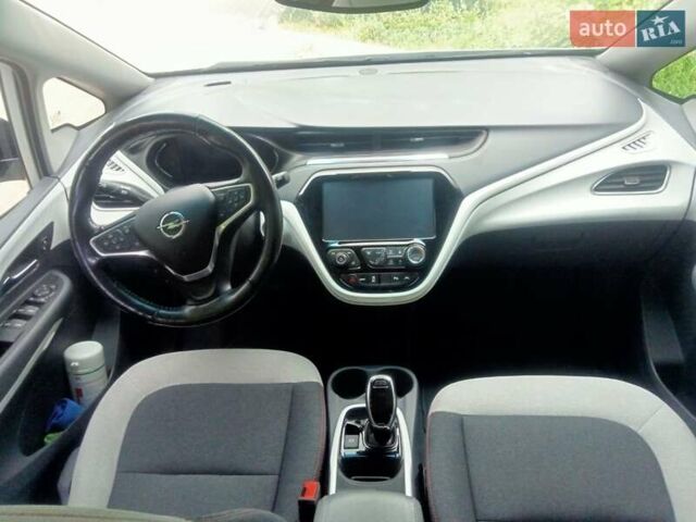 Белый Опель Ampera-e, объемом двигателя 0 л и пробегом 170 тыс. км за 15250 $, фото 1 на Automoto.ua