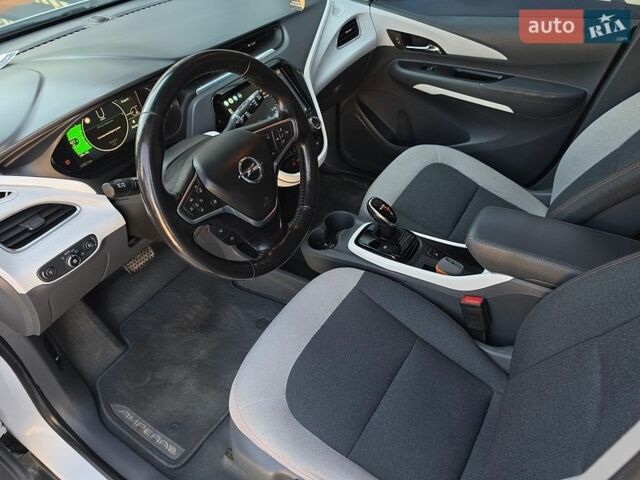 Білий Опель Ampera-e, об'ємом двигуна 0 л та пробігом 129 тис. км за 13999 $, фото 20 на Automoto.ua
