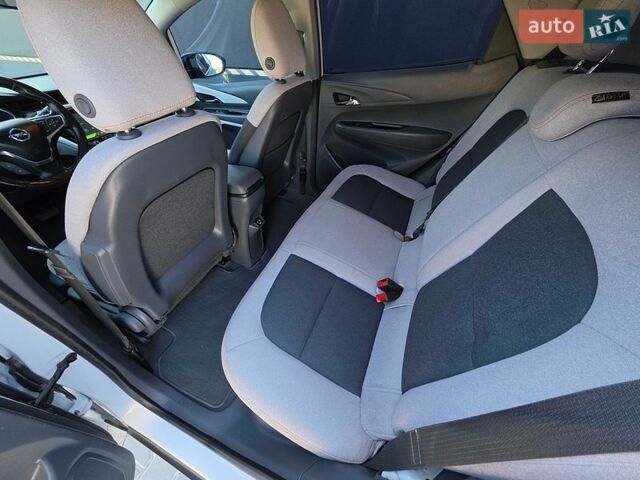 Белый Опель Ampera-e, объемом двигателя 0 л и пробегом 129 тыс. км за 14499 $, фото 22 на Automoto.ua