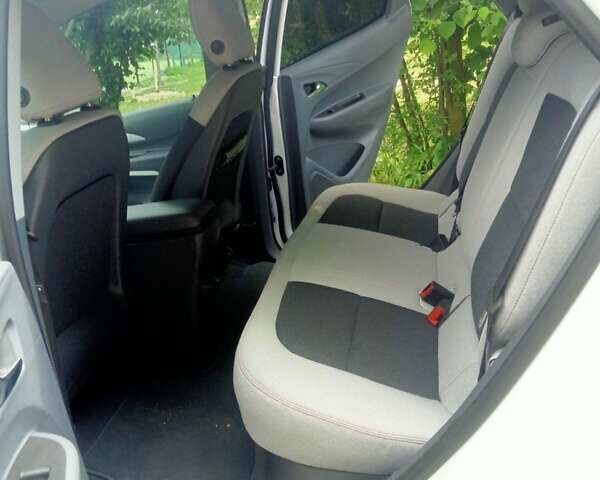 Белый Опель Ampera-e, объемом двигателя 0 л и пробегом 170 тыс. км за 15250 $, фото 2 на Automoto.ua