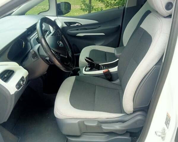 Белый Опель Ampera-e, объемом двигателя 0 л и пробегом 170 тыс. км за 15250 $, фото 3 на Automoto.ua