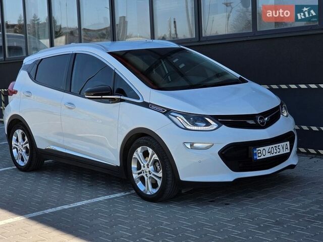 Белый Опель Ampera-e, объемом двигателя 0 л и пробегом 129 тыс. км за 14499 $, фото 2 на Automoto.ua