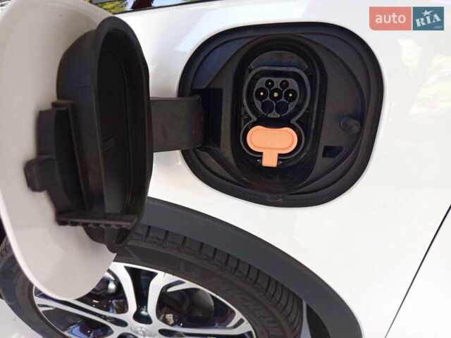 Белый Опель Ampera-e, объемом двигателя 0 л и пробегом 51 тыс. км за 16500 $, фото 51 на Automoto.ua