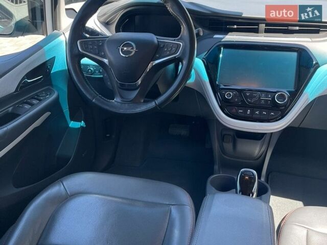 Белый Опель Ampera-e, объемом двигателя 0 л и пробегом 112 тыс. км за 15750 $, фото 8 на Automoto.ua