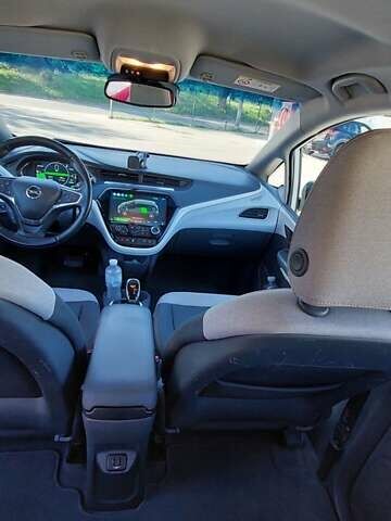 Белый Опель Ampera-e, объемом двигателя 0 л и пробегом 152 тыс. км за 13940 $, фото 12 на Automoto.ua