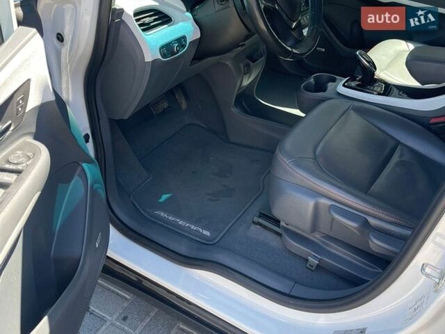 Белый Опель Ampera-e, объемом двигателя 0 л и пробегом 112 тыс. км за 15750 $, фото 4 на Automoto.ua