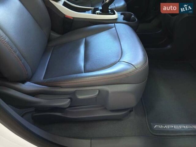 Белый Опель Ampera-e, объемом двигателя 0 л и пробегом 51 тыс. км за 16500 $, фото 24 на Automoto.ua