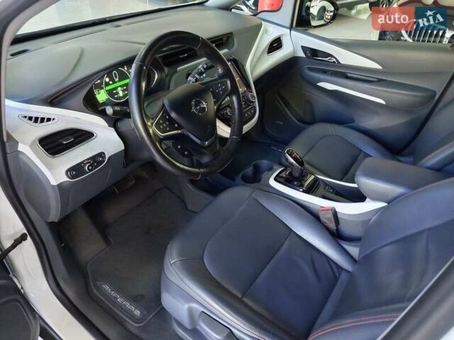 Белый Опель Ampera-e, объемом двигателя 0 л и пробегом 51 тыс. км за 16500 $, фото 10 на Automoto.ua