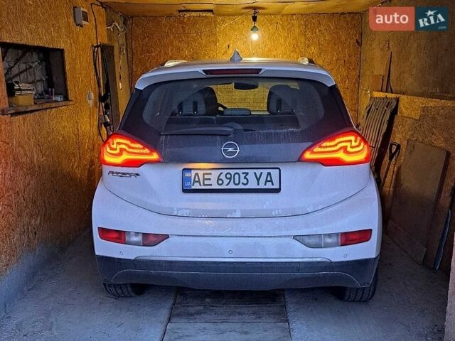 Белый Опель Ampera-e, объемом двигателя 0 л и пробегом 120 тыс. км за 15500 $, фото 1 на Automoto.ua