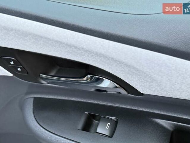 Белый Опель Ampera-e, объемом двигателя 0 л и пробегом 71 тыс. км за 14350 $, фото 121 на Automoto.ua