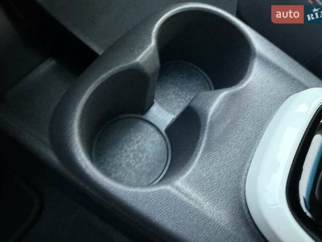 Белый Опель Ampera-e, объемом двигателя 0 л и пробегом 71 тыс. км за 14350 $, фото 91 на Automoto.ua