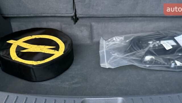 Белый Опель Ampera-e, объемом двигателя 0 л и пробегом 71 тыс. км за 14350 $, фото 110 на Automoto.ua