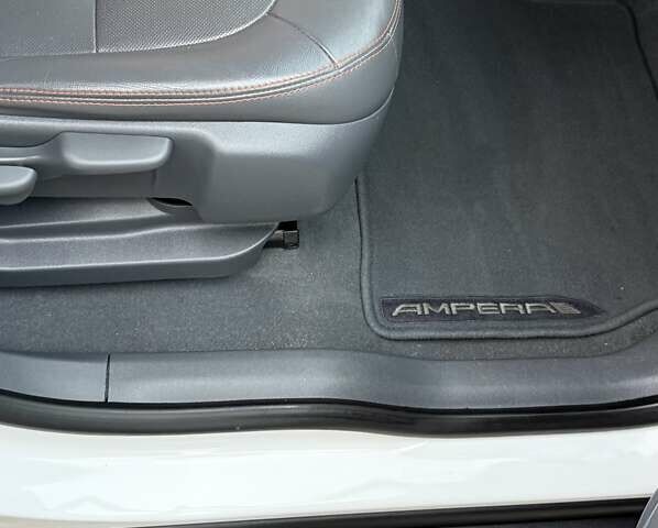 Белый Опель Ampera-e, объемом двигателя 0 л и пробегом 71 тыс. км за 14350 $, фото 64 на Automoto.ua