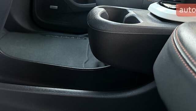 Белый Опель Ampera-e, объемом двигателя 0 л и пробегом 71 тыс. км за 14350 $, фото 72 на Automoto.ua