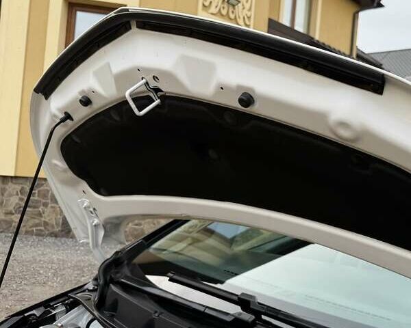 Белый Опель Ampera-e, объемом двигателя 0 л и пробегом 71 тыс. км за 14350 $, фото 44 на Automoto.ua