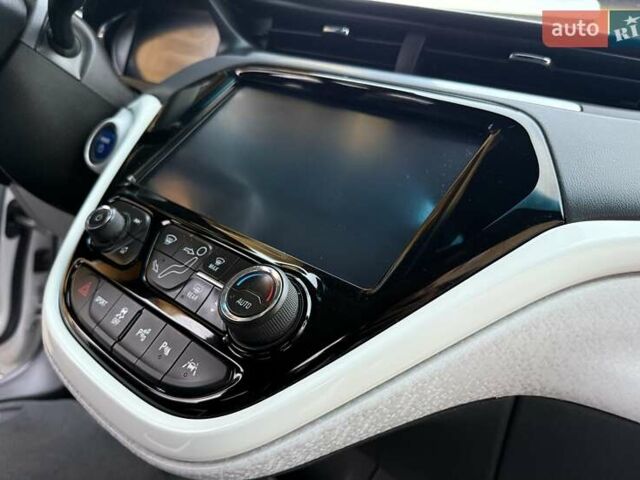 Белый Опель Ampera-e, объемом двигателя 0 л и пробегом 71 тыс. км за 14350 $, фото 65 на Automoto.ua