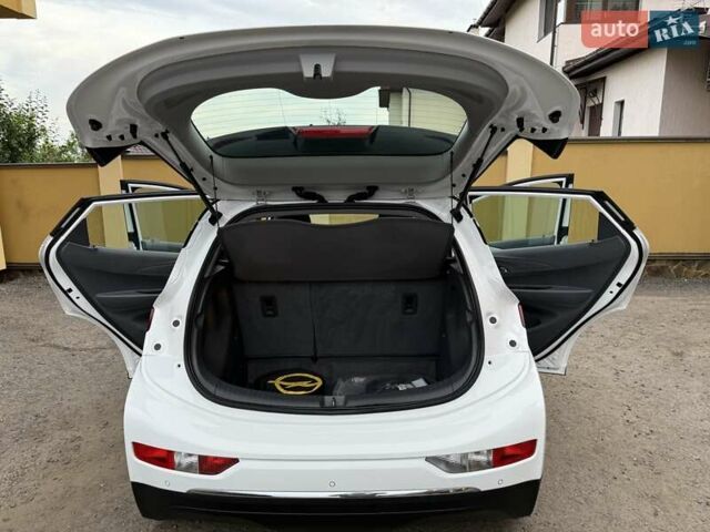 Белый Опель Ampera-e, объемом двигателя 0 л и пробегом 71 тыс. км за 14350 $, фото 57 на Automoto.ua